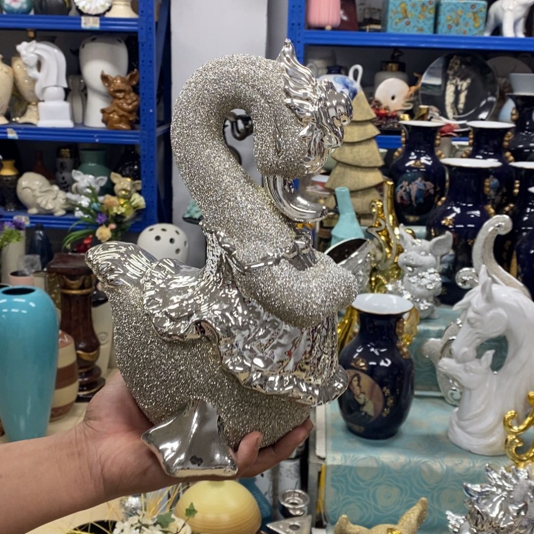 摆件陶瓷材料摆件工艺