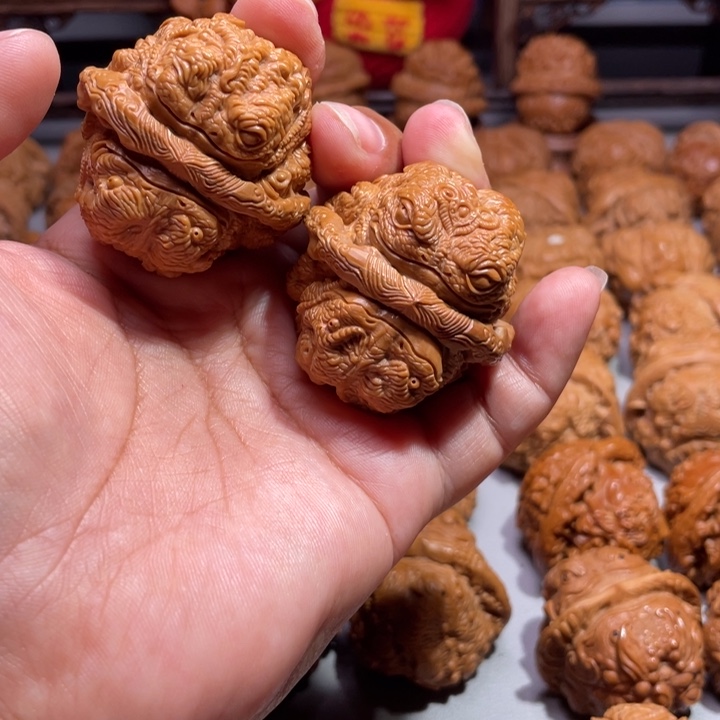 木**?蛤蟆头雕刻的金蟾