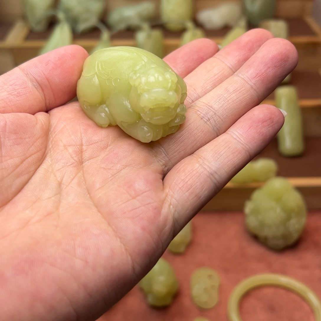 幸***泽颈饰未镶嵌和田玉（黄玉）