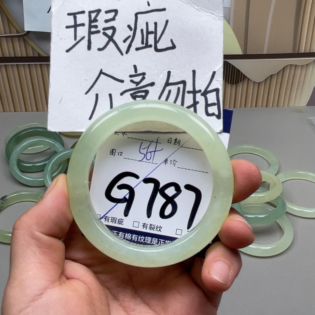 岫玉手镯手镯未镶嵌