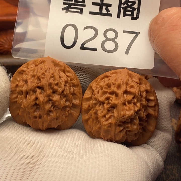 人***年吊坠文玩核桃瓷娃娃38