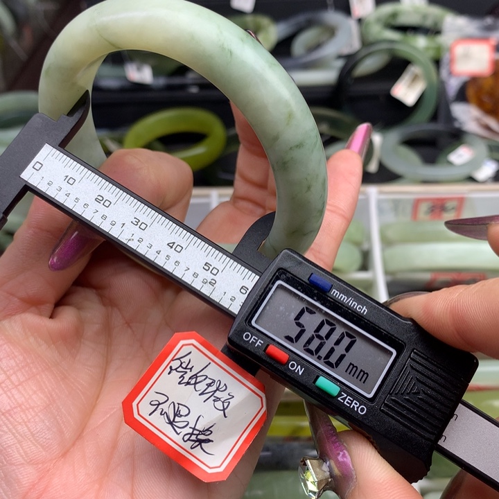 蛇纹石玉手镯未镶嵌812