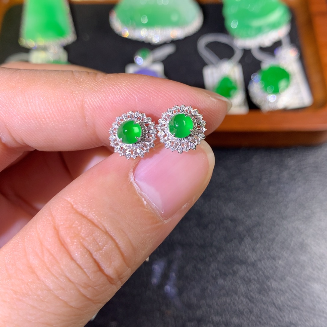 翡翠18K金镶嵌耳饰翡翠