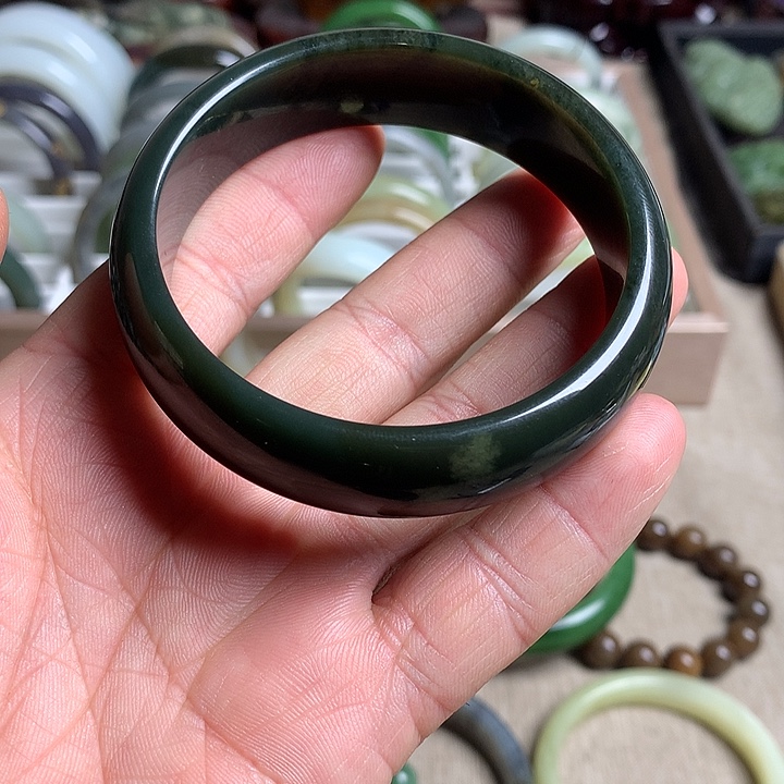 和田玉（糖玉）未镶嵌手镯