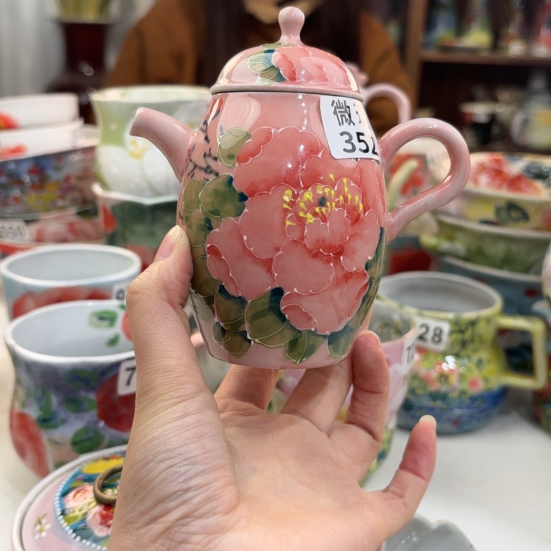 瓷片兔兔盖茨。兔兔