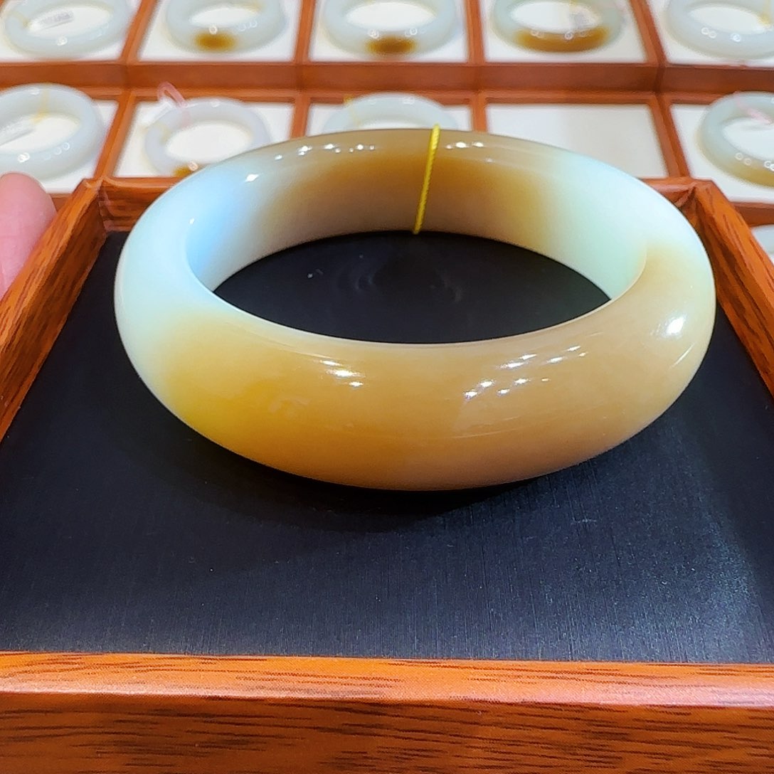 和田玉手镯未镶嵌且末天地糖52 53 54