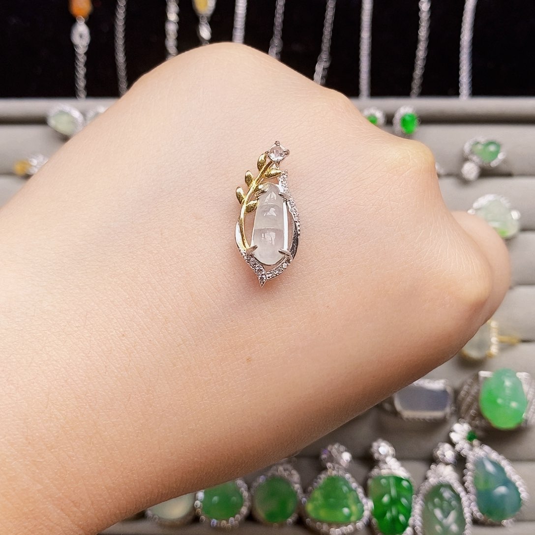 翡翠银S925镶嵌颈饰豆子