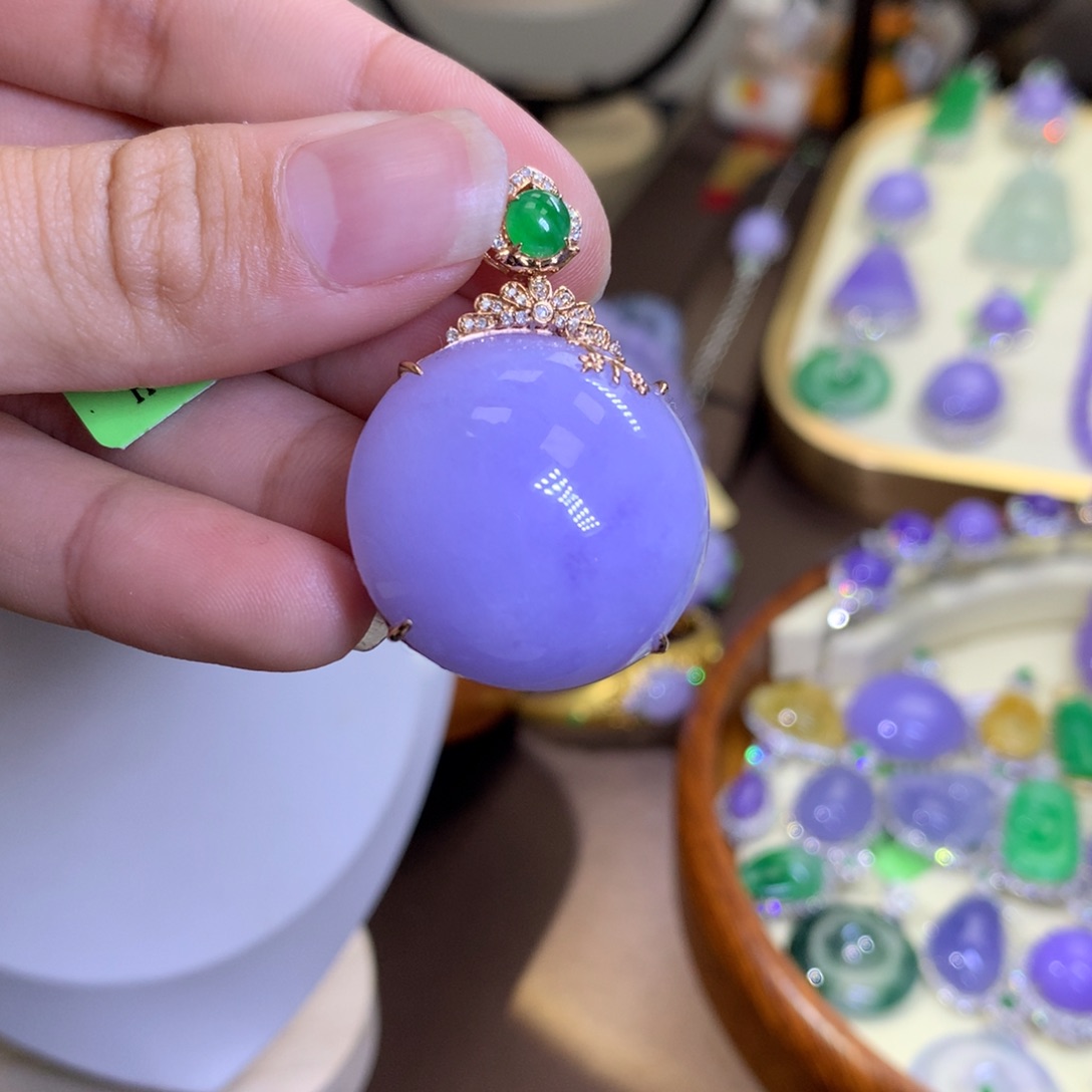 翡翠颈饰18K金镶嵌翡翠