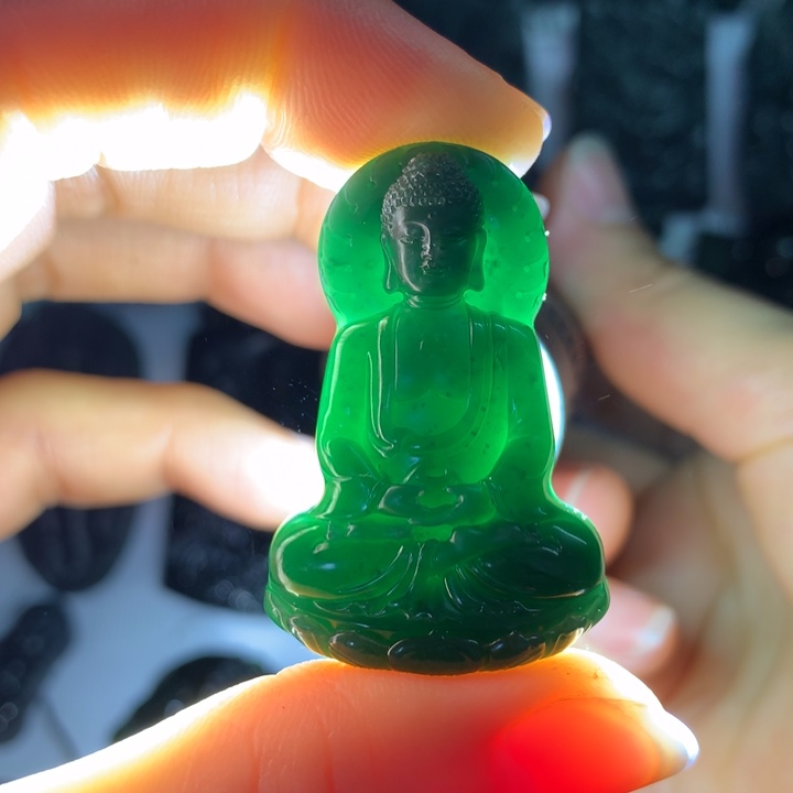 翡翠颈饰未镶嵌阿咪