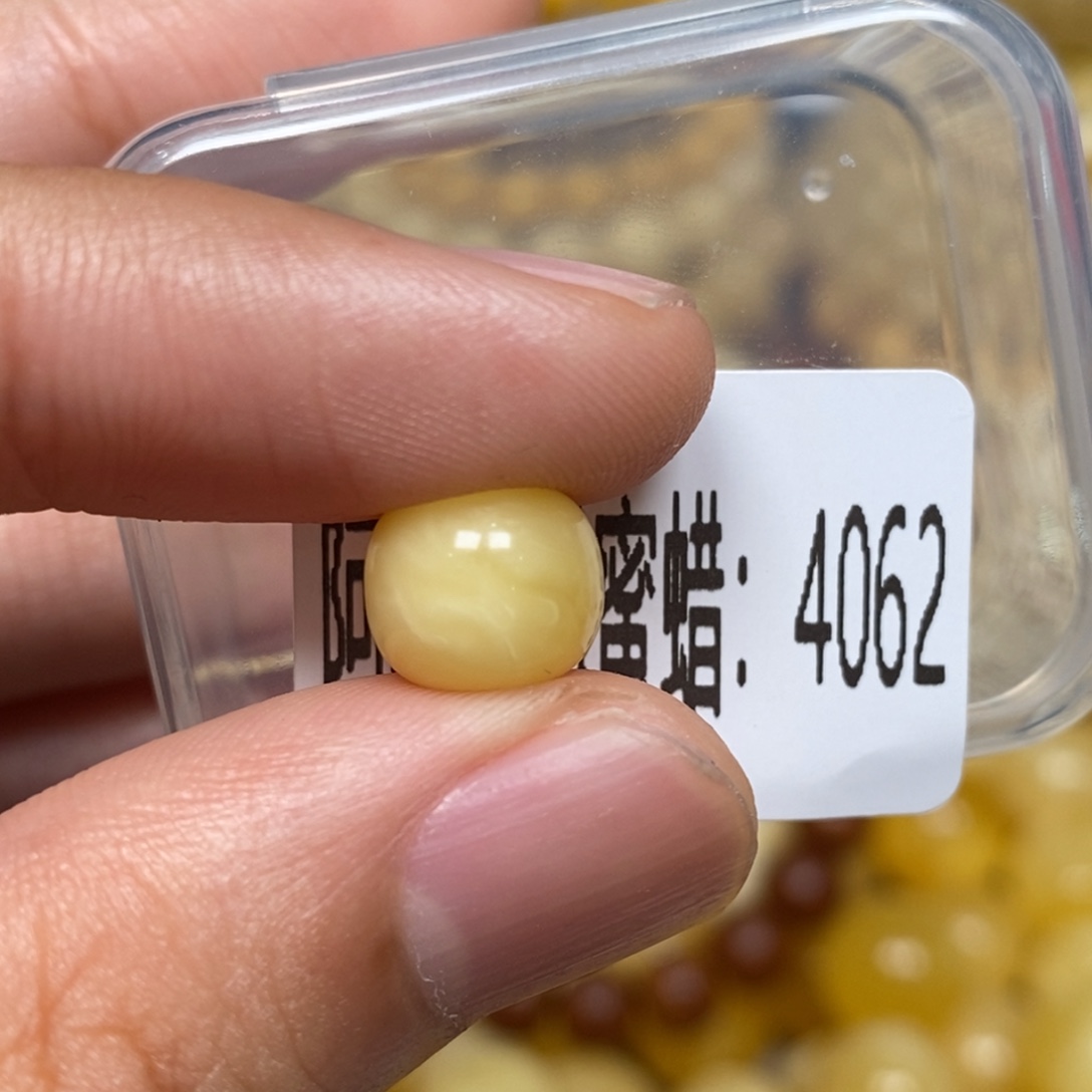 蜜蜡未镶嵌珠宝奇石4062