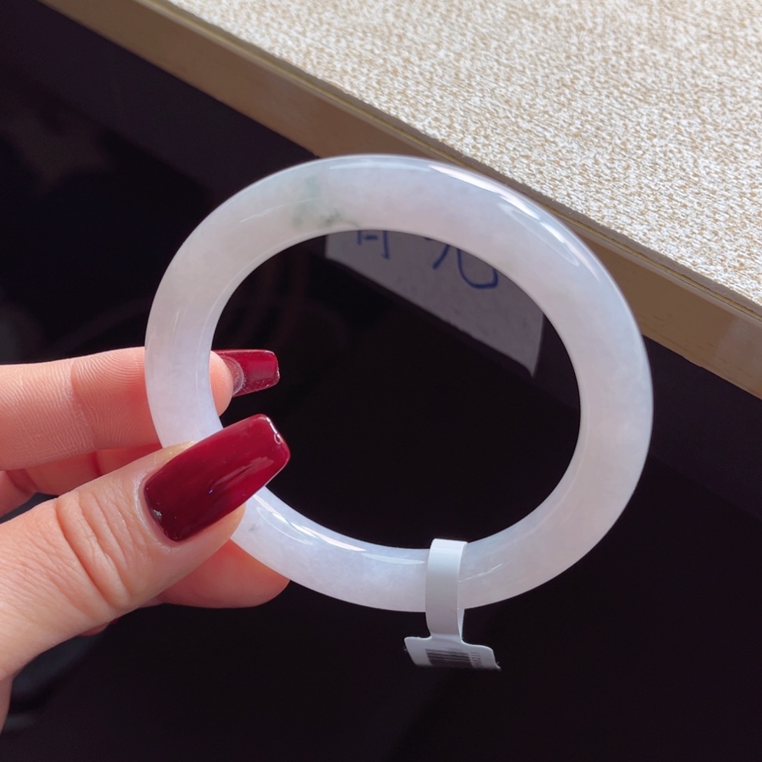 翡翠手镯未镶嵌手镯