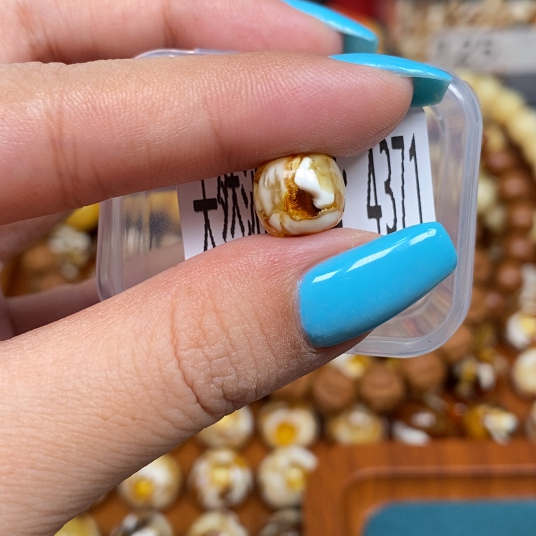 蜜蜡未镶嵌珠宝奇石4371