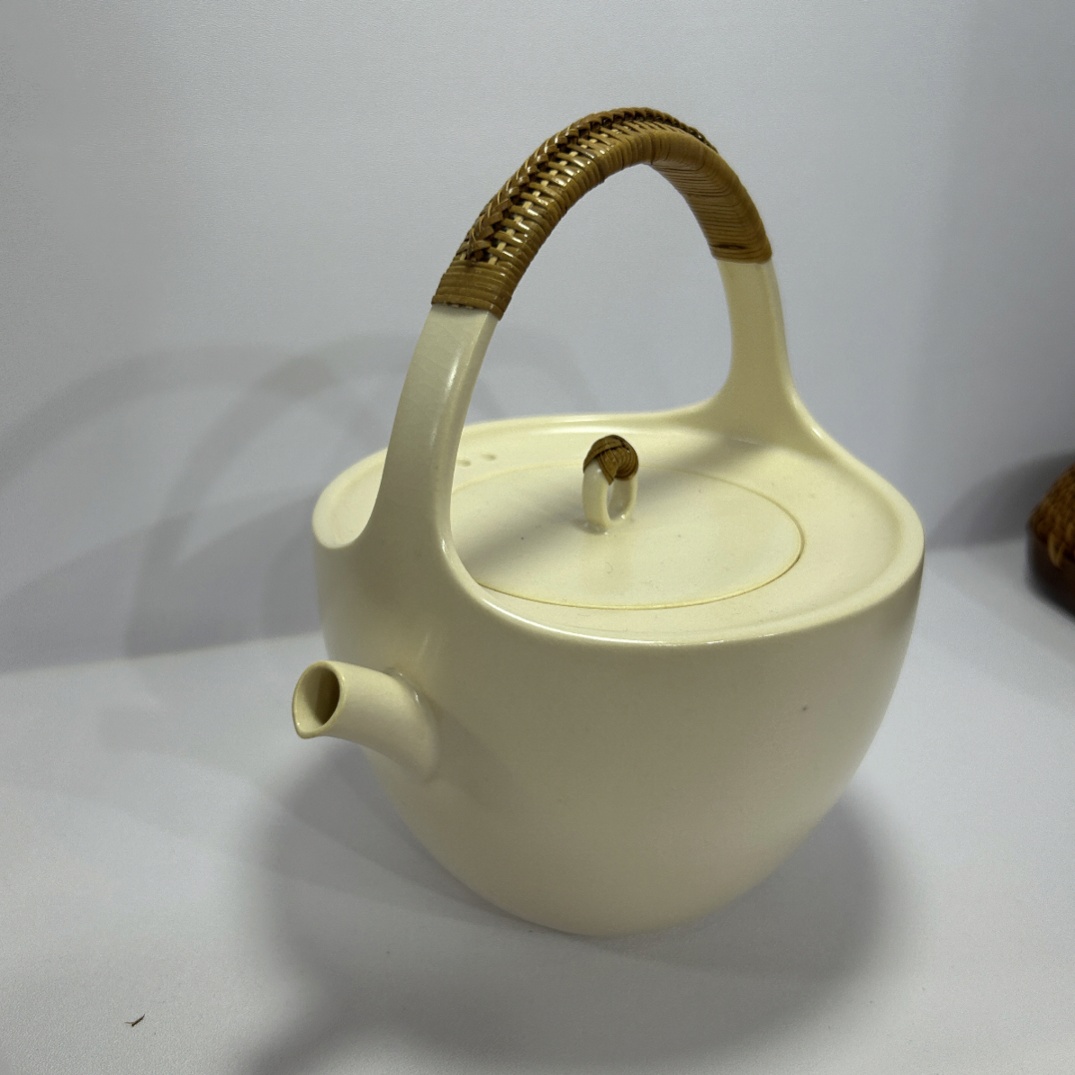 ZT藤编苏打釉小提壶PY192