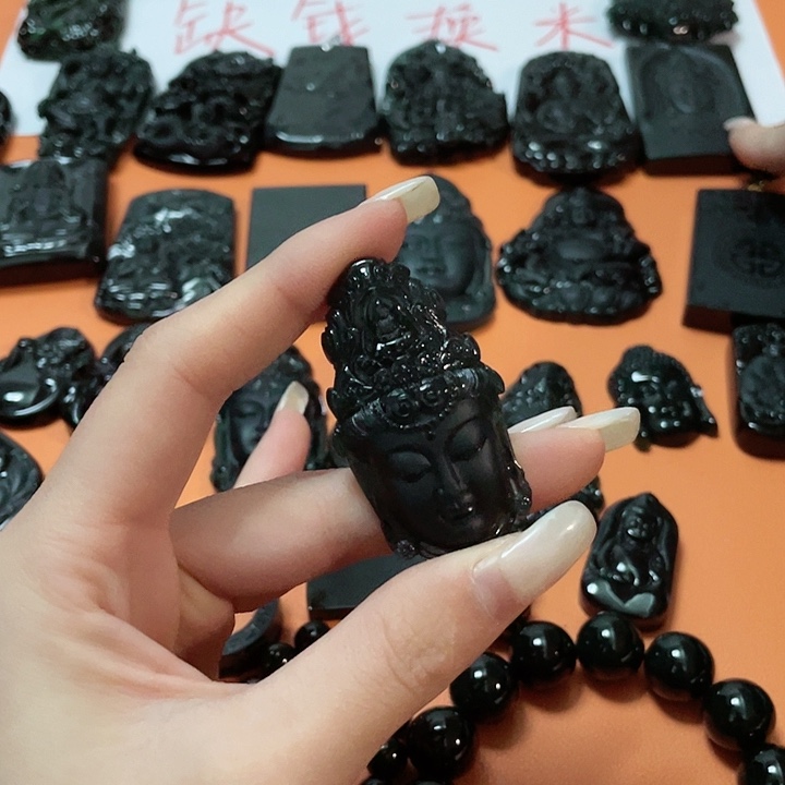 翡翠颈饰未镶嵌一**缘