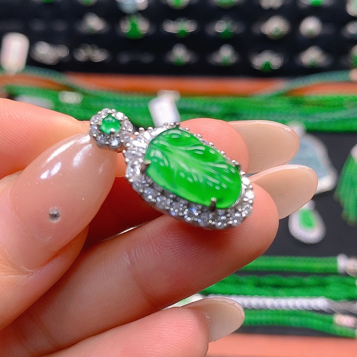 翡翠未镶嵌颈饰叶子