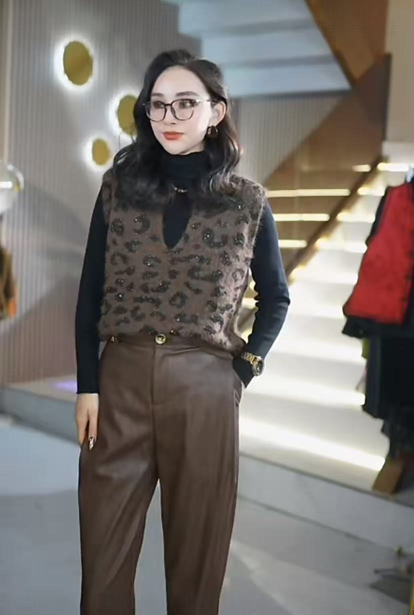 气质时尚显瘦无袖百搭亮片深V领亮片短款女士豹纹马甲68W69982