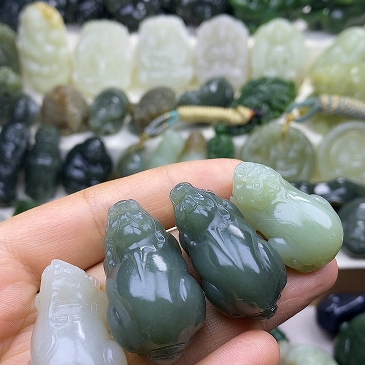 颈饰未镶嵌和田玉珠**发