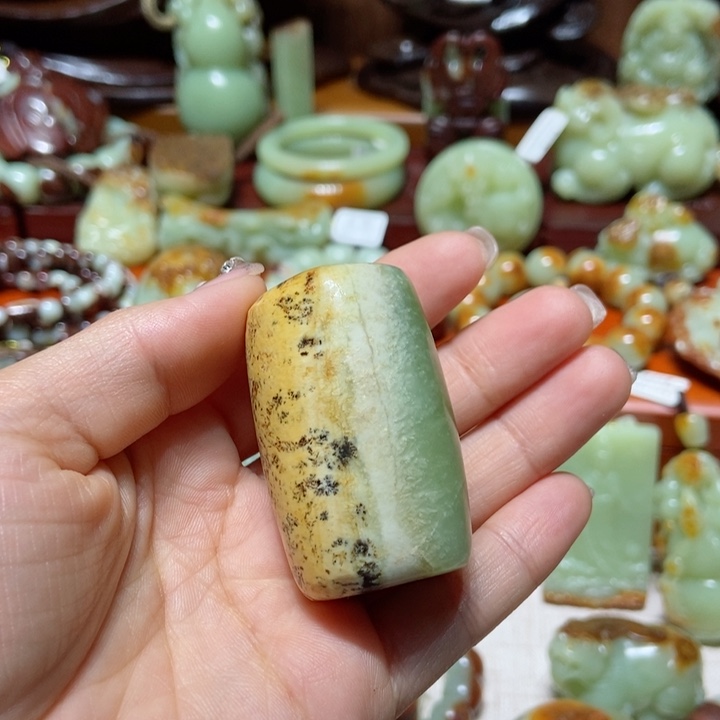 岫岩河磨玉（透闪石质玉）把件未镶嵌