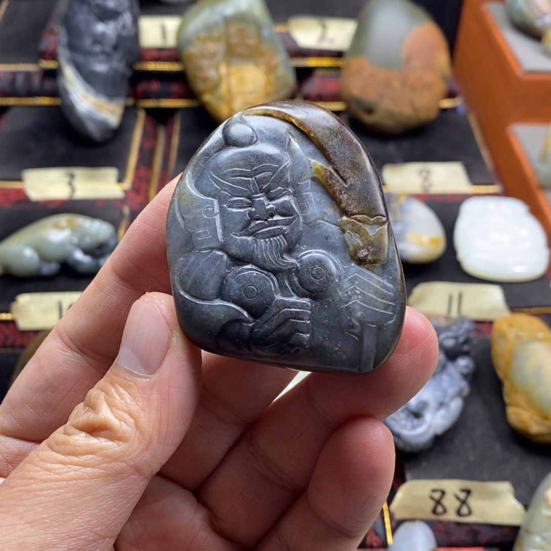 和田玉未镶嵌把件