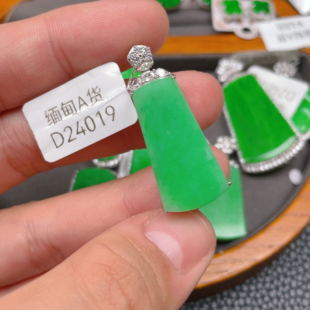 【闪购商品】翡翠吊坠(不含链)银S925镶嵌