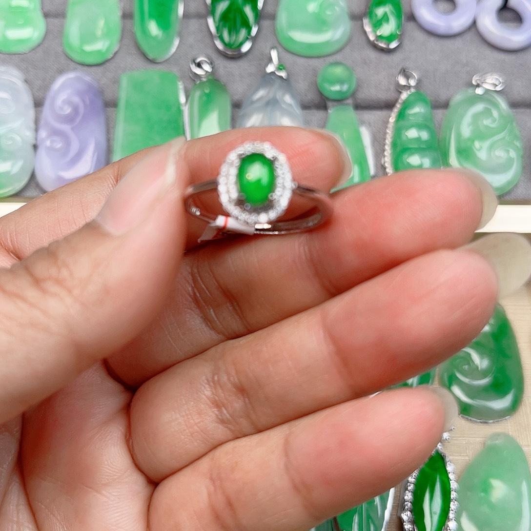 翡翠颈饰未镶嵌裸石