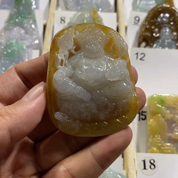 颈饰未镶嵌翡翠黄财神