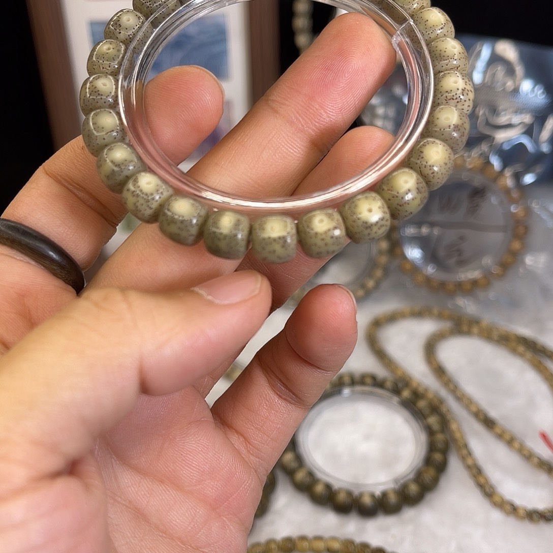 手串星月菩提883 号.  星月菩提.  一物一图.  