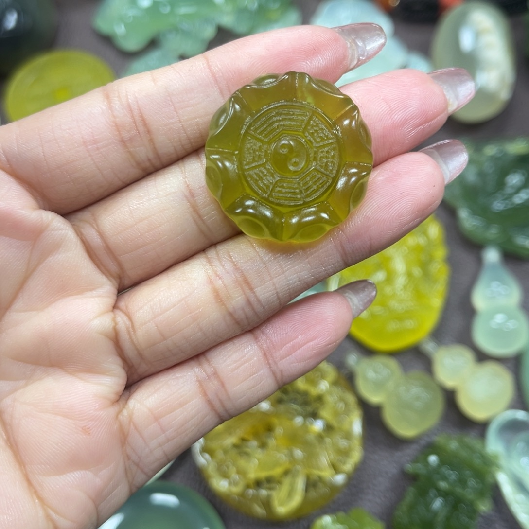 蛇纹石玉未镶嵌颈饰