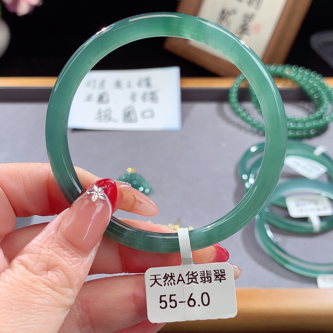 翡翠手镯（圆镯）未镶嵌