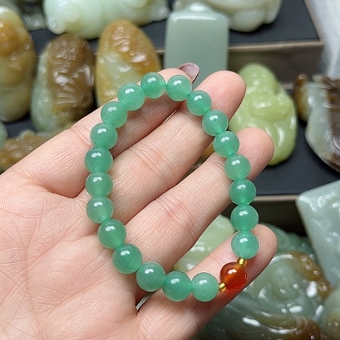 颈饰未镶嵌和田玉龍**人