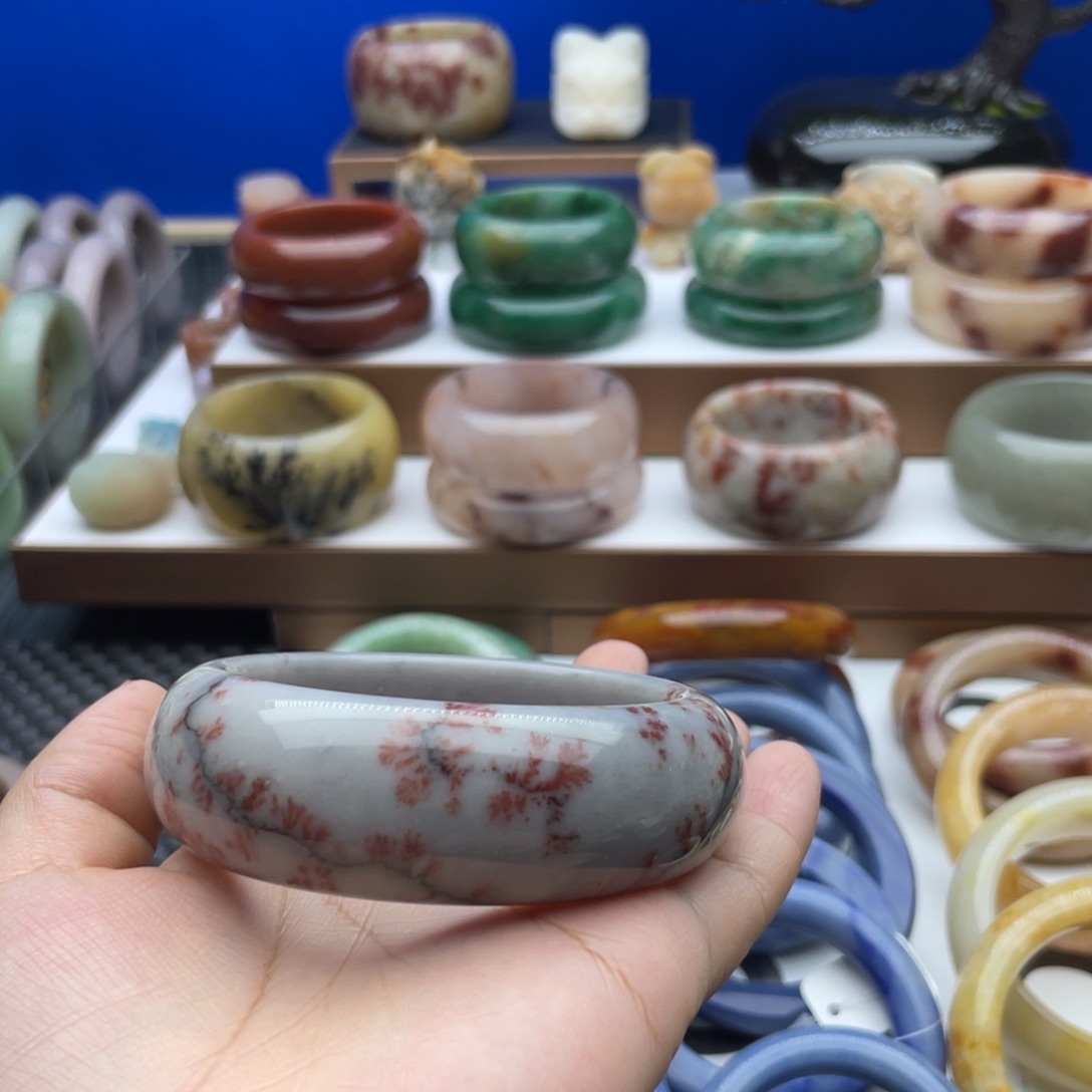 石英质玉手镯未镶嵌