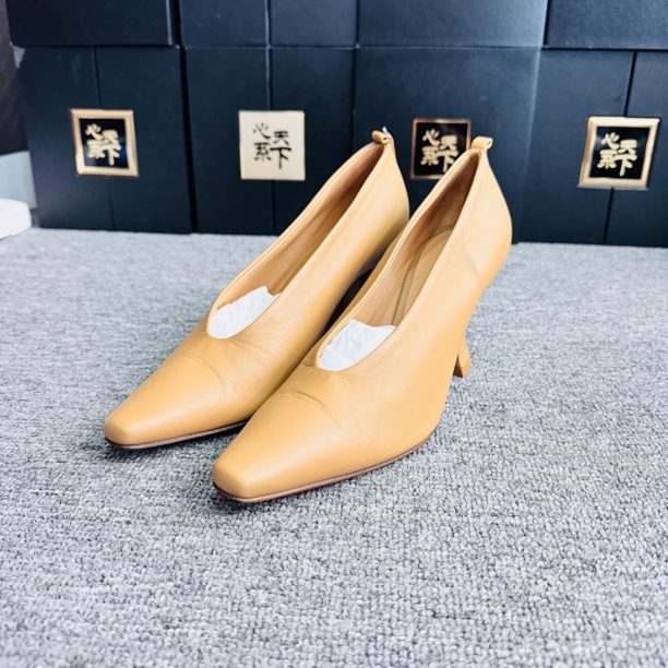 99新 BOTTEGA VENETA/葆蝶家 奶茶色羊皮高跟鞋38码ysc1653