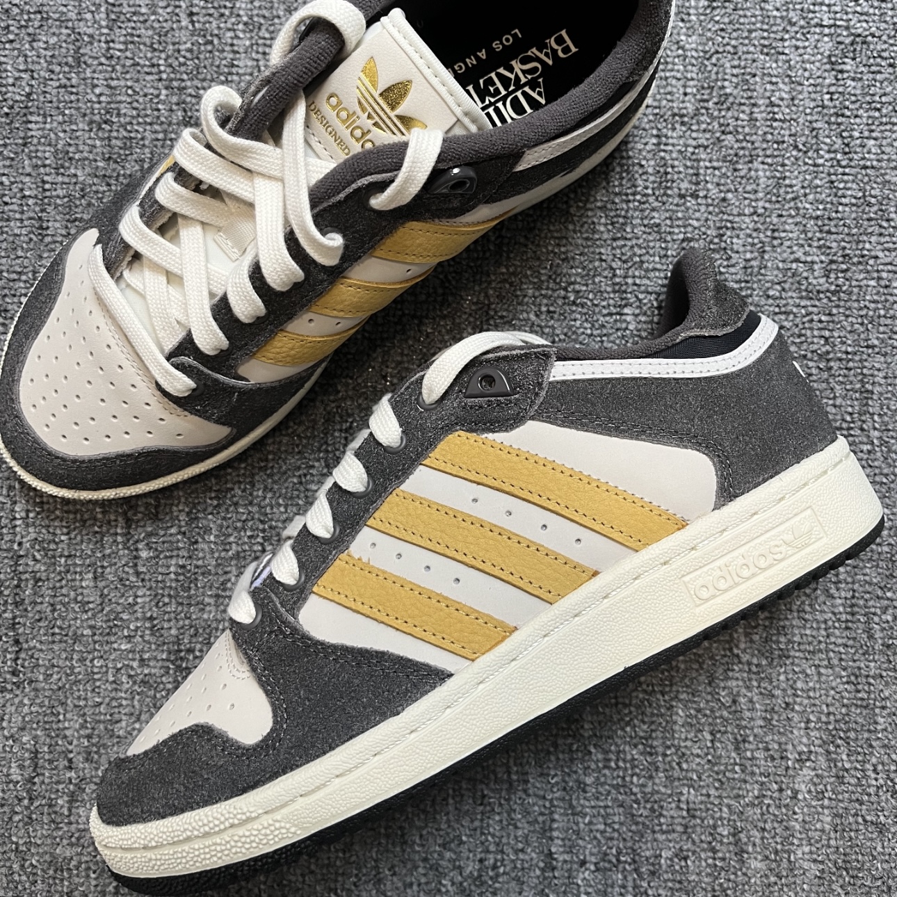 【微瑕慎拍】Adidas/阿迪达斯三叶草休闲（刮痕）板鞋IH3072