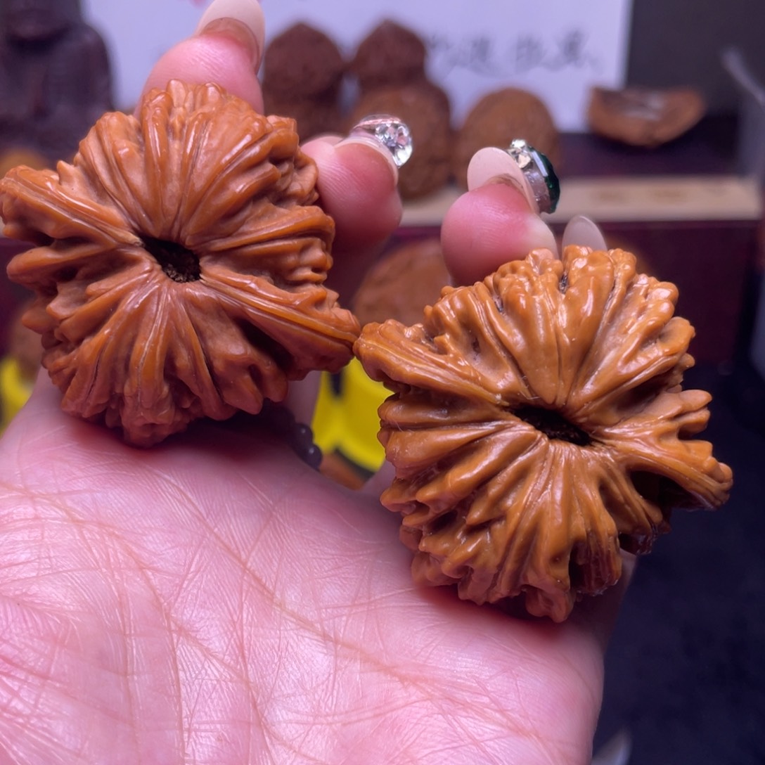 史***斯吊坠桃核四座楼福利
