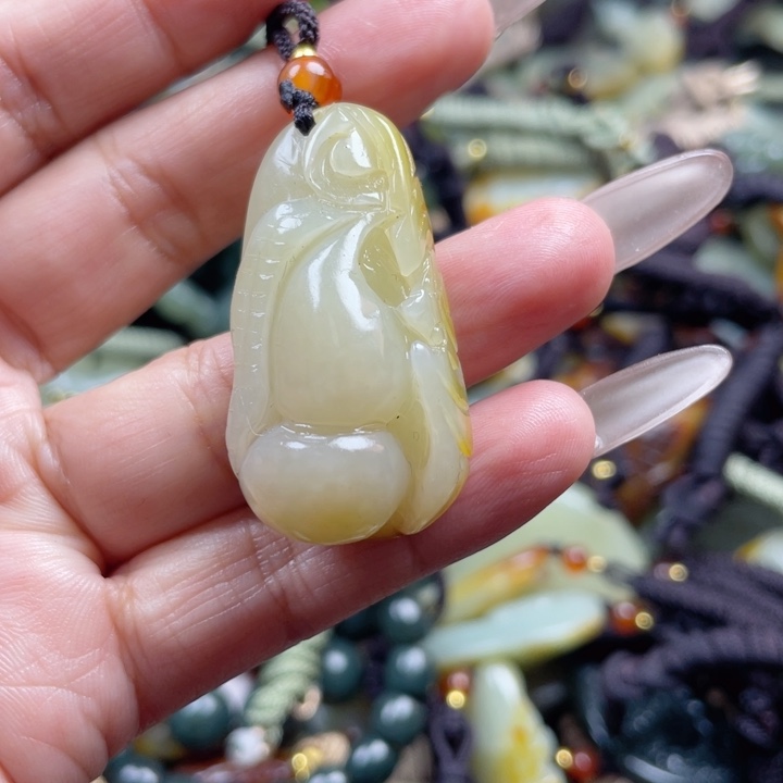 和田玉颈饰未镶嵌