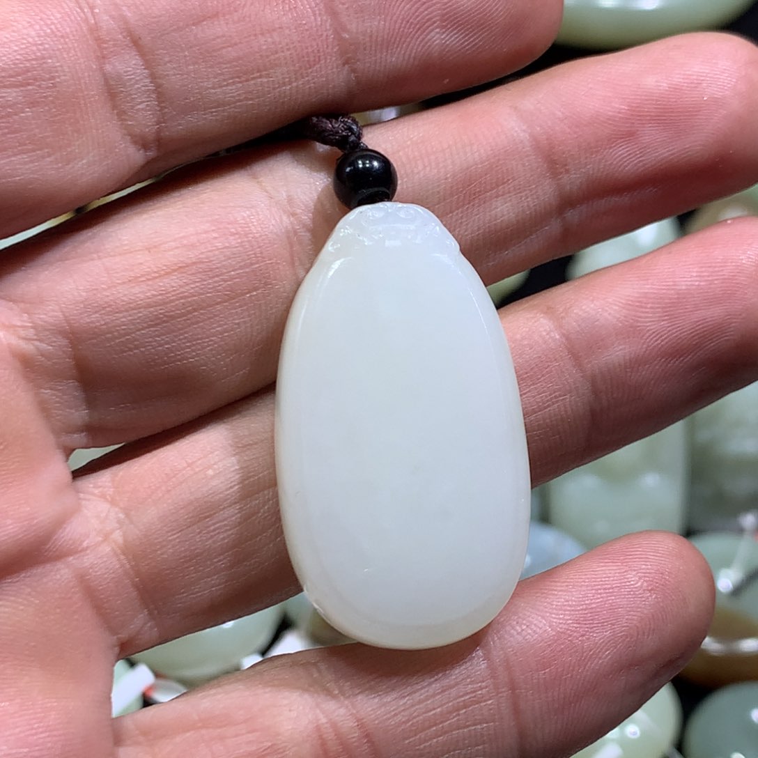 颈饰未镶嵌和田玉