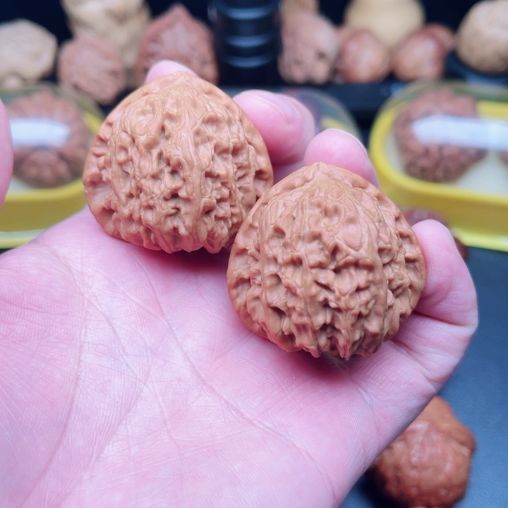 文玩核桃把件三角白狮子39×40×35