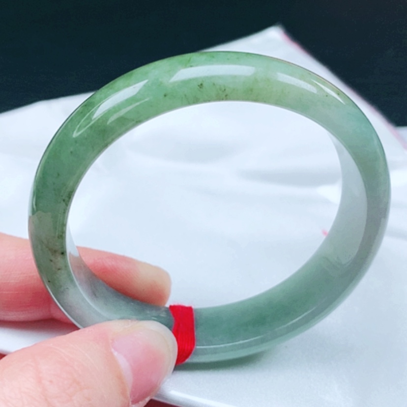 【闪购商品】翡翠手镯未镶嵌56贵妃镯