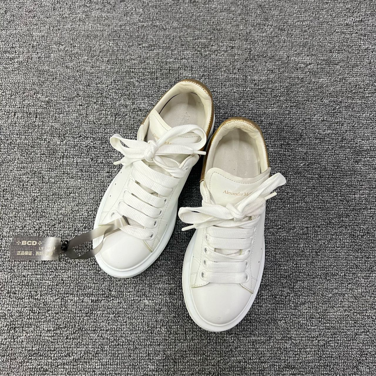 95新 Alexander McQueen/亚历山大·麦昆 白色金尾板鞋 34.5码/无