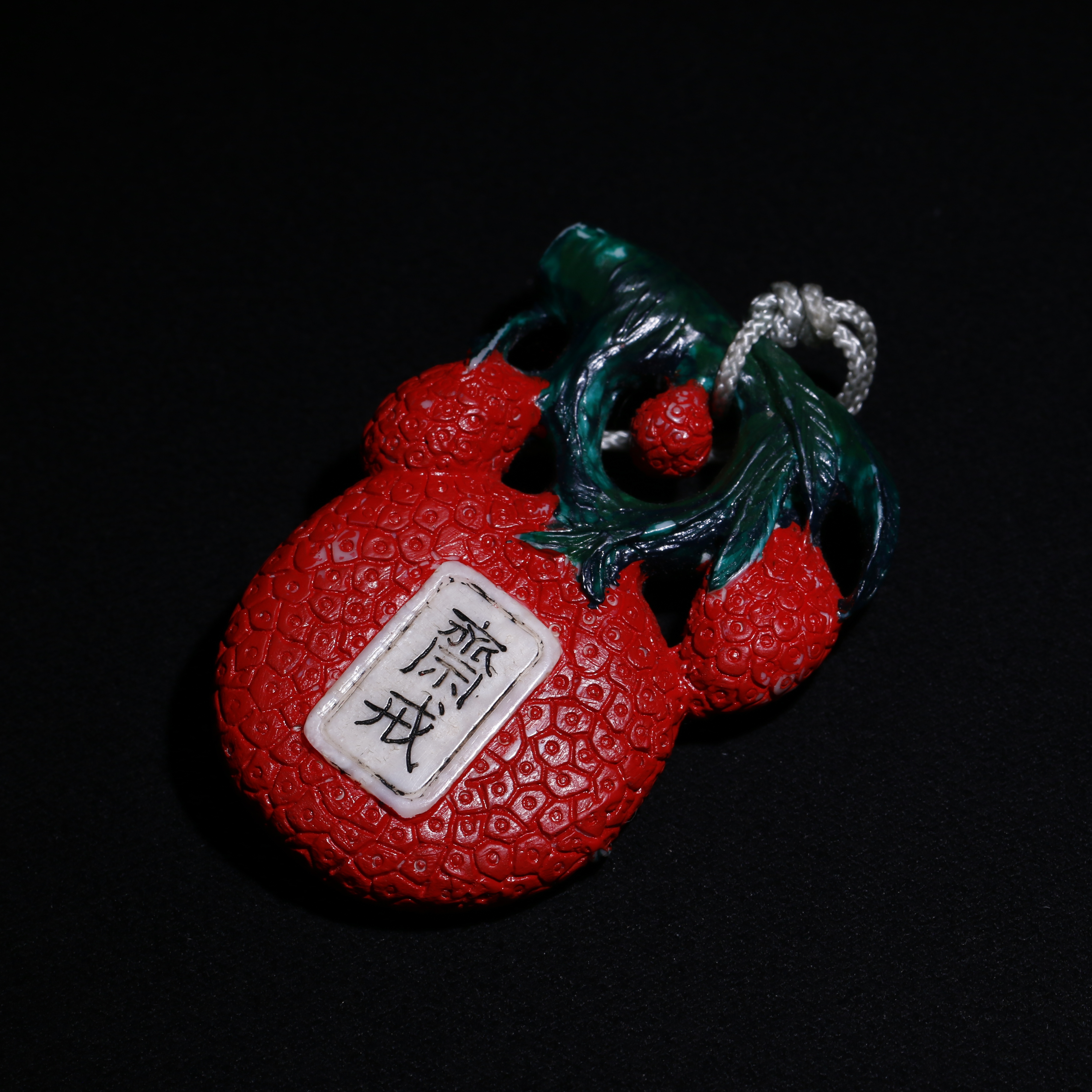 白塑料吊坠/宫廷密宝禄/北京益州文物商店