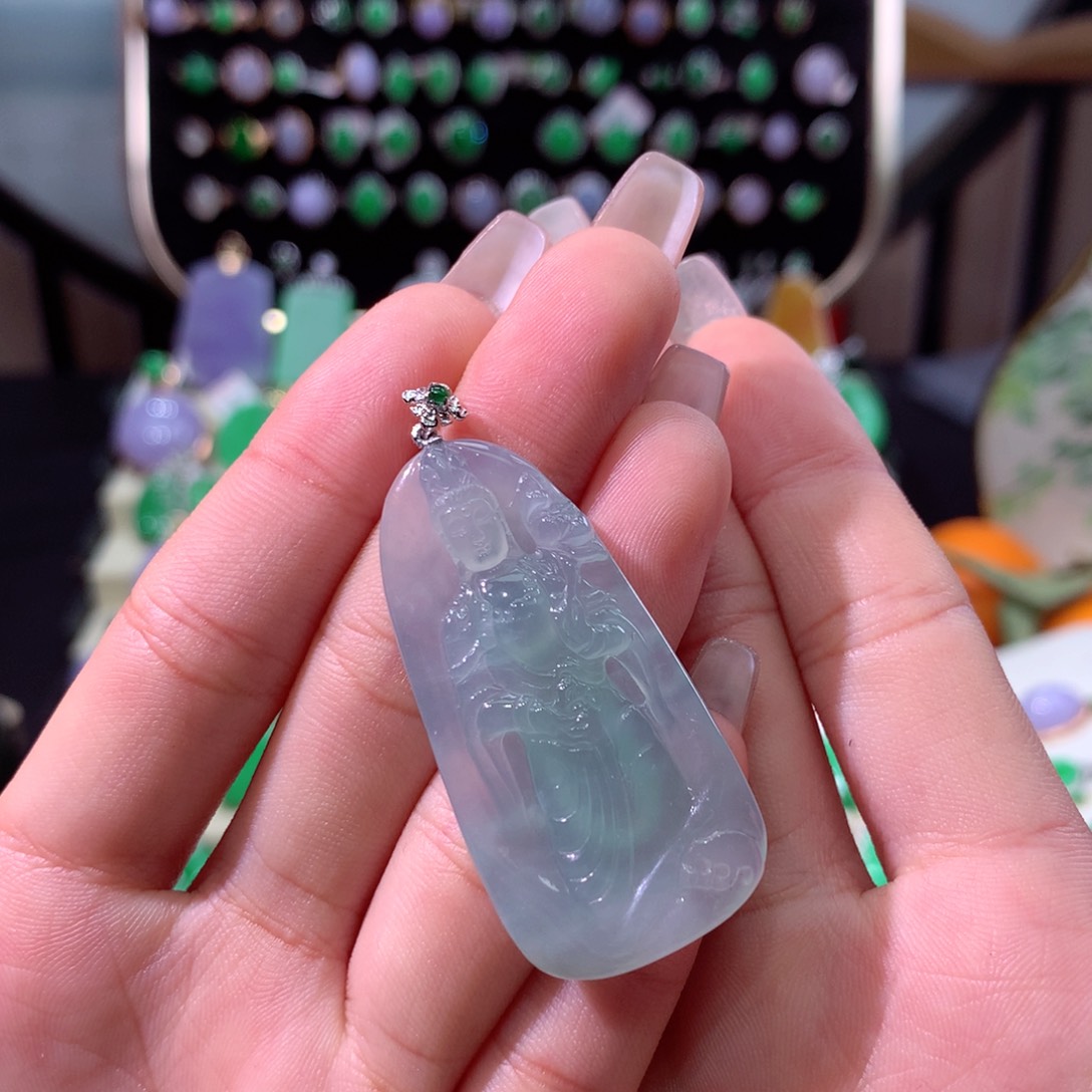 翡翠颈饰18K金镶嵌翡翠