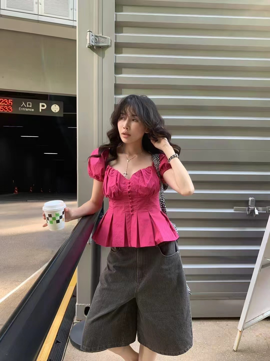 夏季新款褶皱收腰泡泡袖短款衬衫上衣设计感小衫