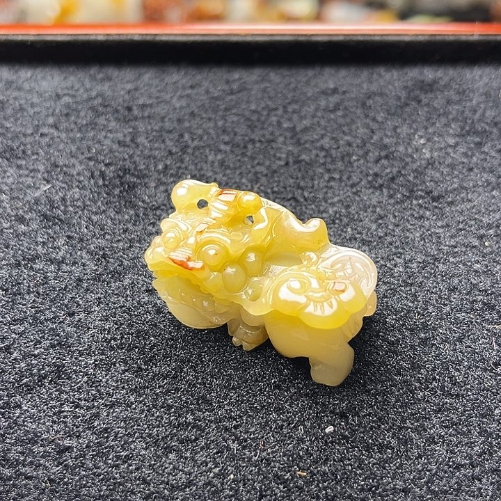 石英质玉（黄龙玉）颈饰未镶嵌