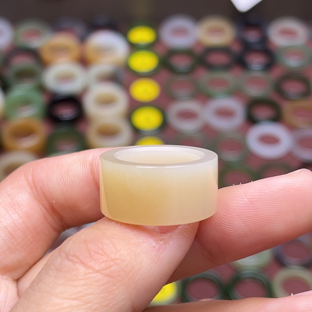 和田玉戒指未镶嵌15.4 奶糖 无鉴赏