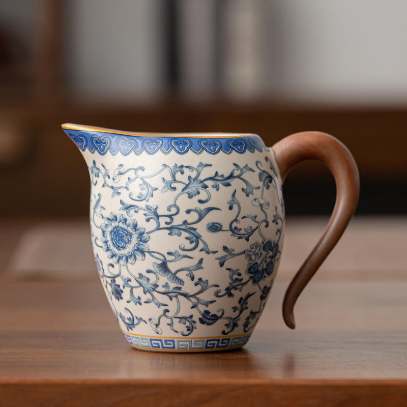 米黄汝窑缠枝莲公道杯家用青花茶海匀杯陶瓷公道分茶公杯分茶器