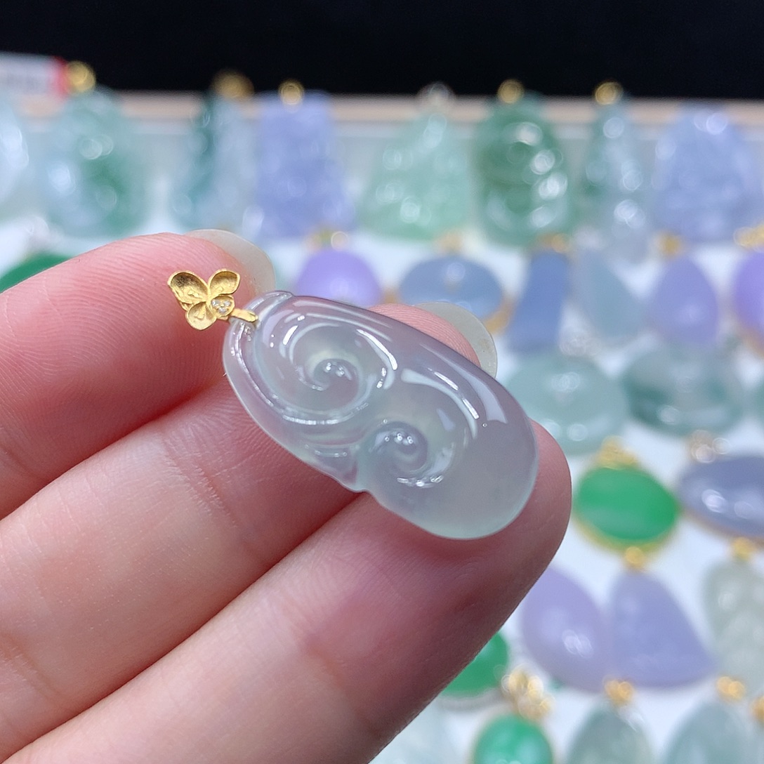 翡翠18K金镶嵌颈饰翡翠