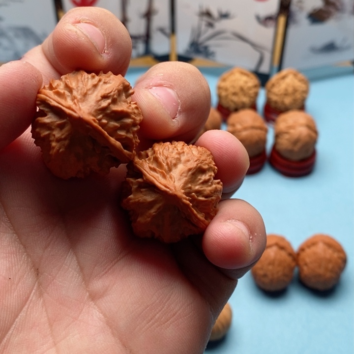 文玩核桃把件粗筋八棱