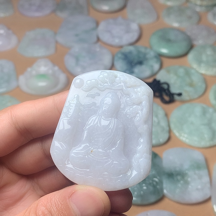 翡翠未镶嵌颈饰大日