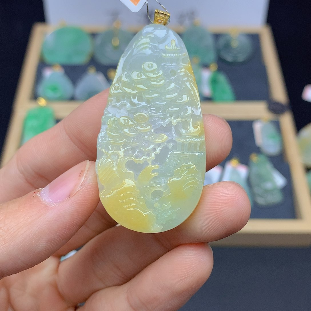 翡翠颈饰18K金镶嵌翡翠