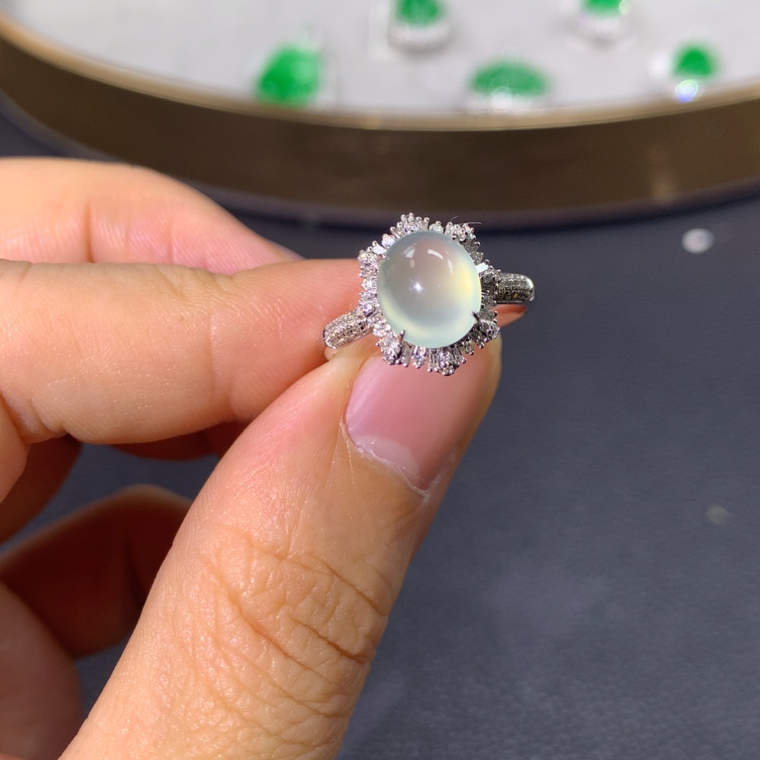 翡翠戒指18K金镶嵌翡翠